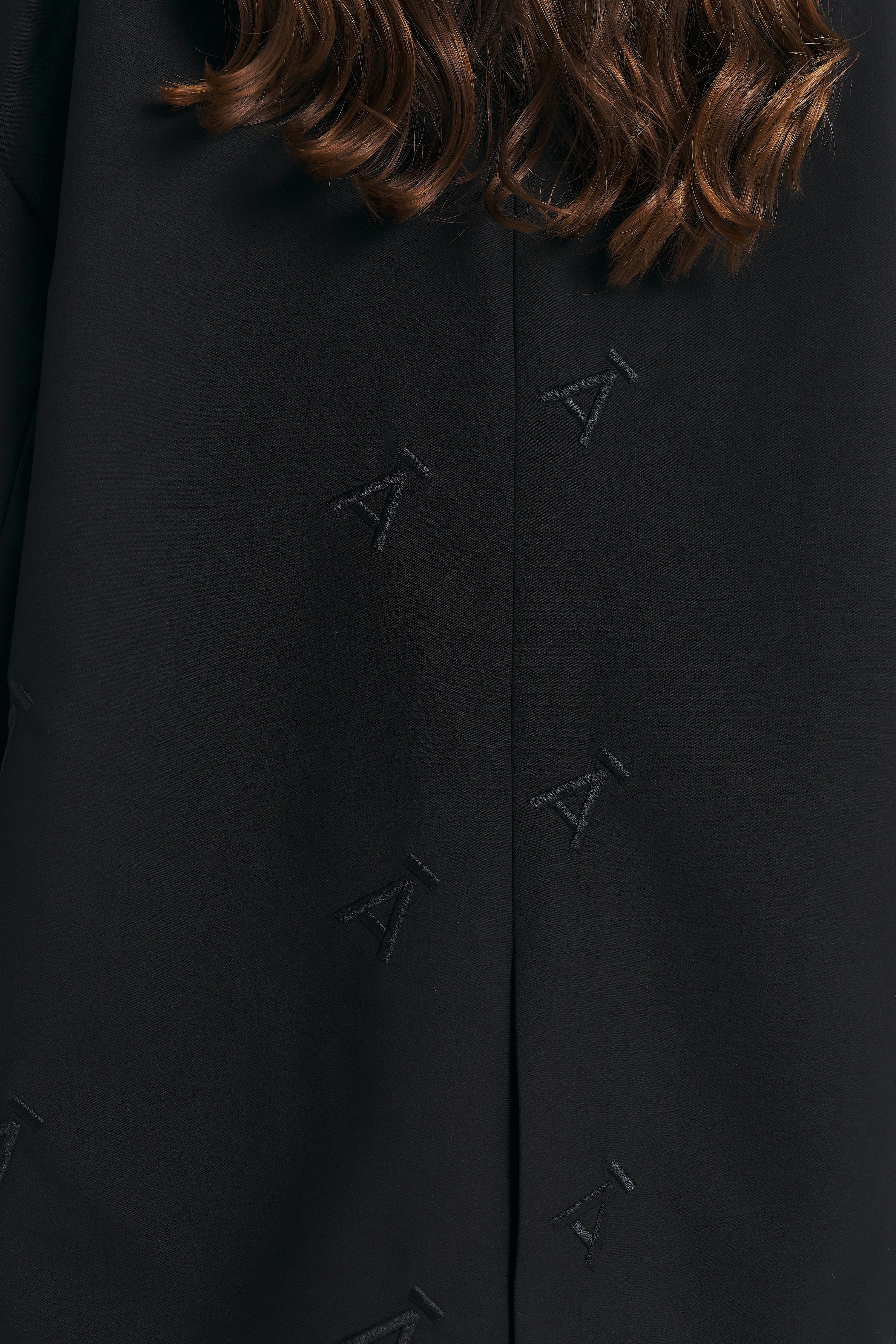 OVERSIZED-BLAZER MIT ALLOVER-LOGO