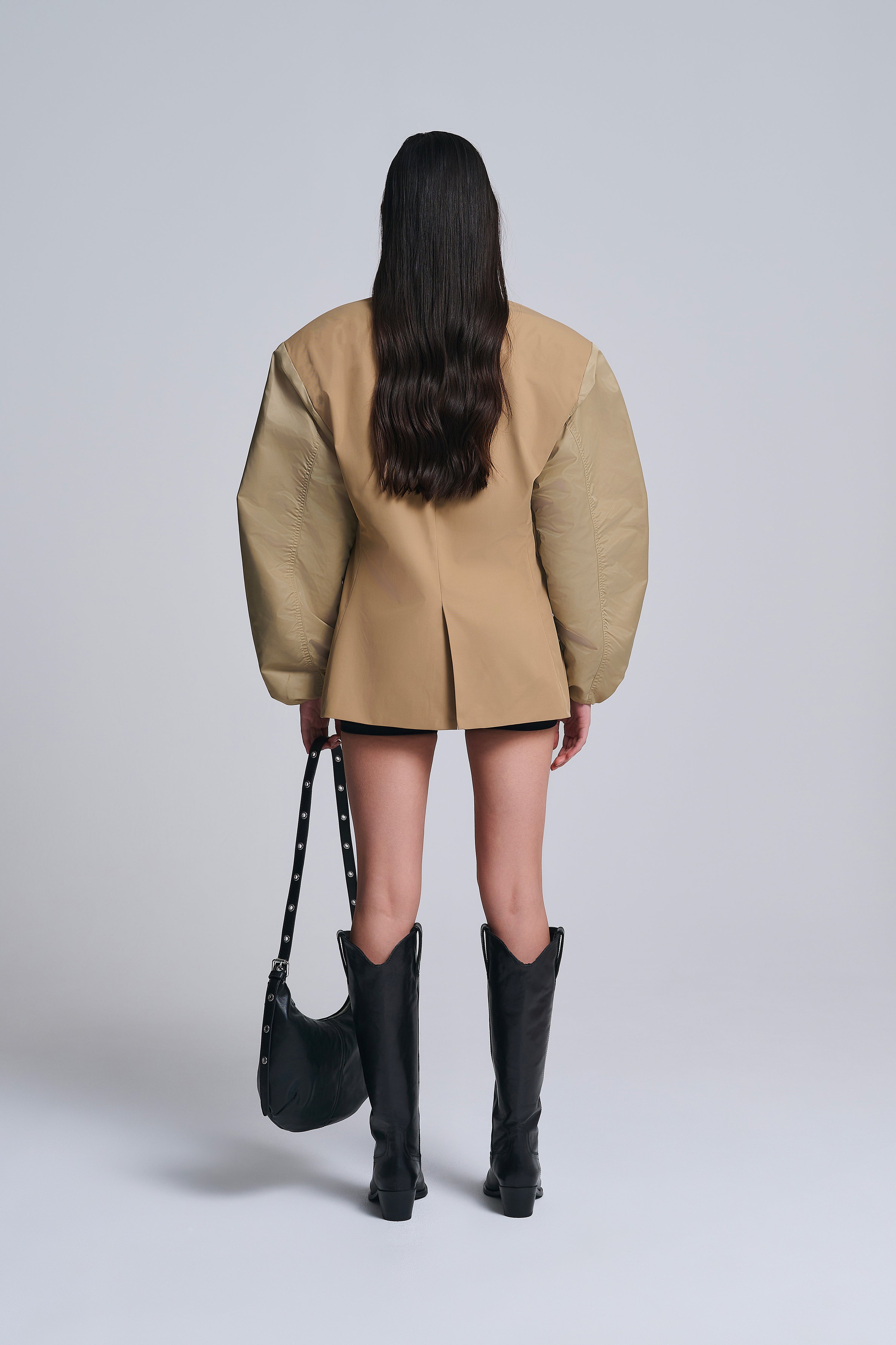 BLAZER MIT GERAFFTEN ÄRMELN