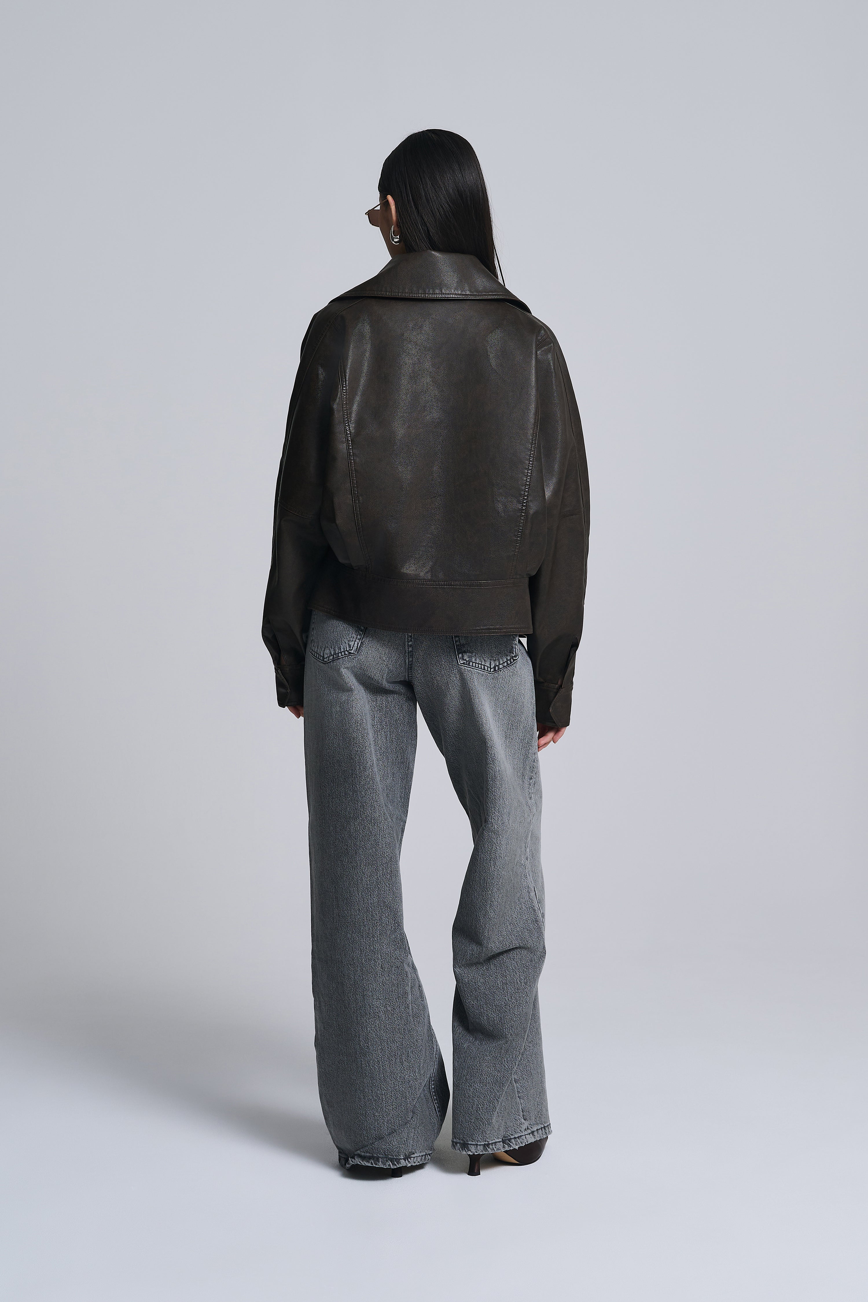 OVERSIZED JACKE AUS KUNSTLEDER