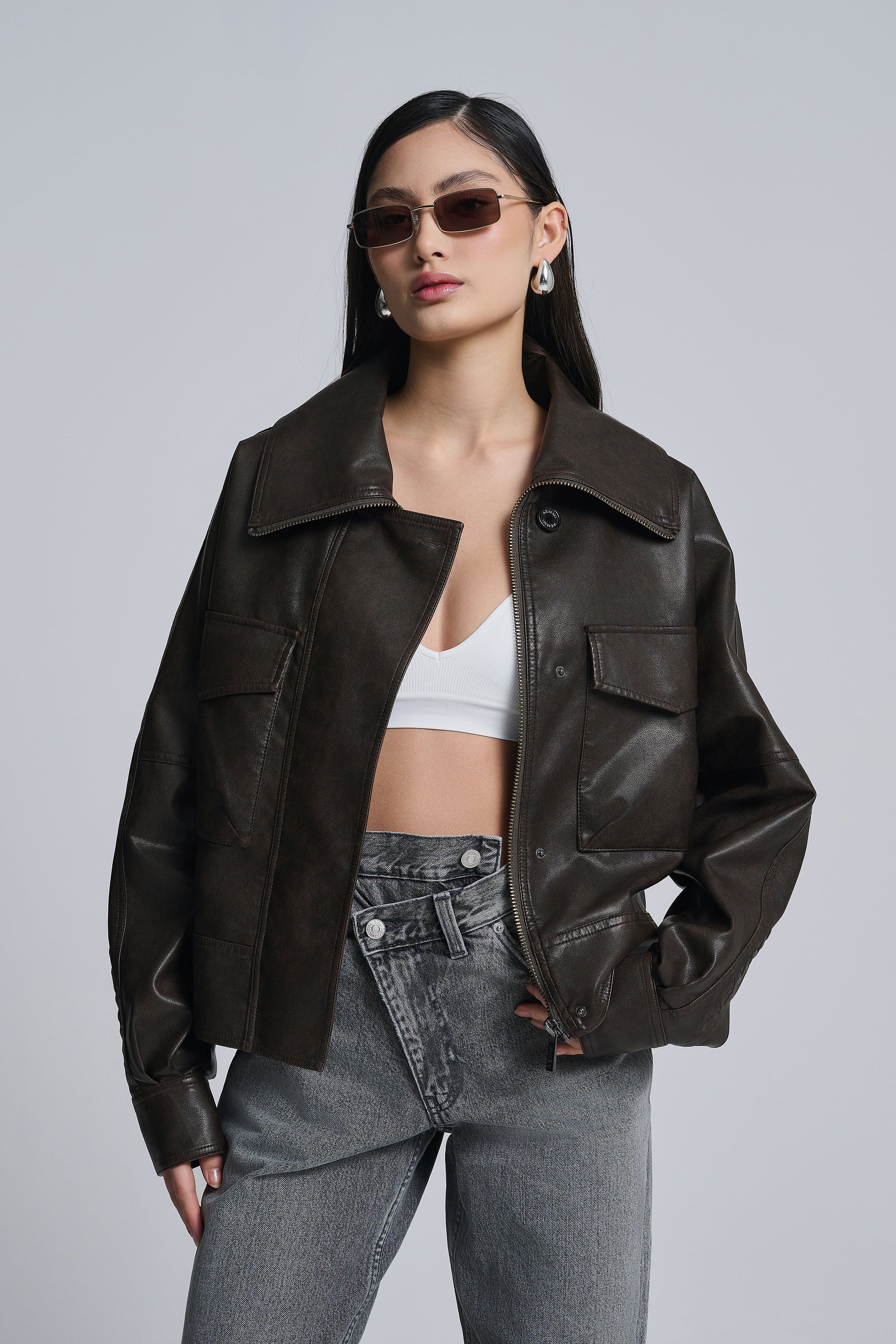 OVERSIZED JACKE AUS KUNSTLEDER