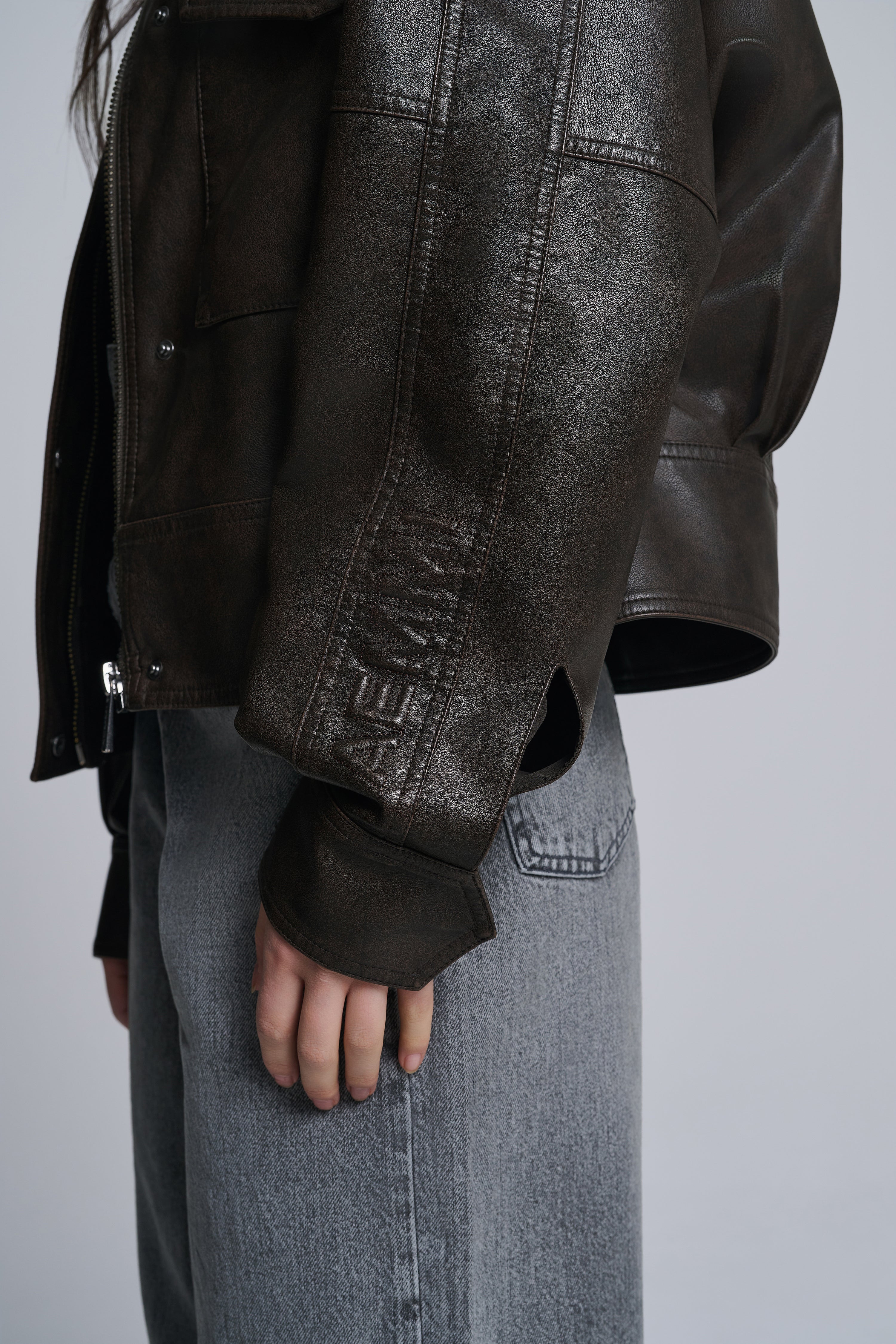 OVERSIZED JACKE AUS KUNSTLEDER