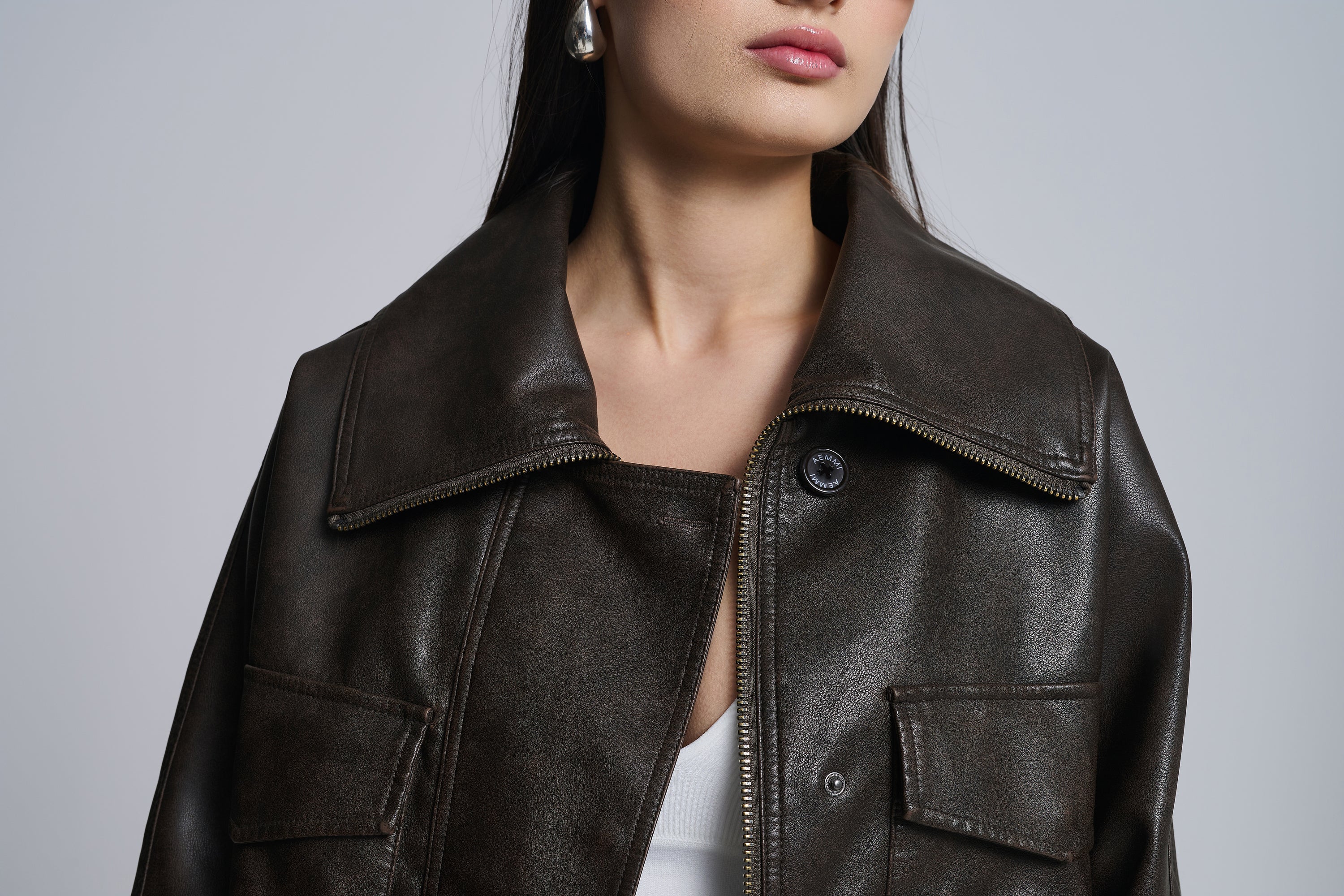 OVERSIZED JACKE AUS KUNSTLEDER