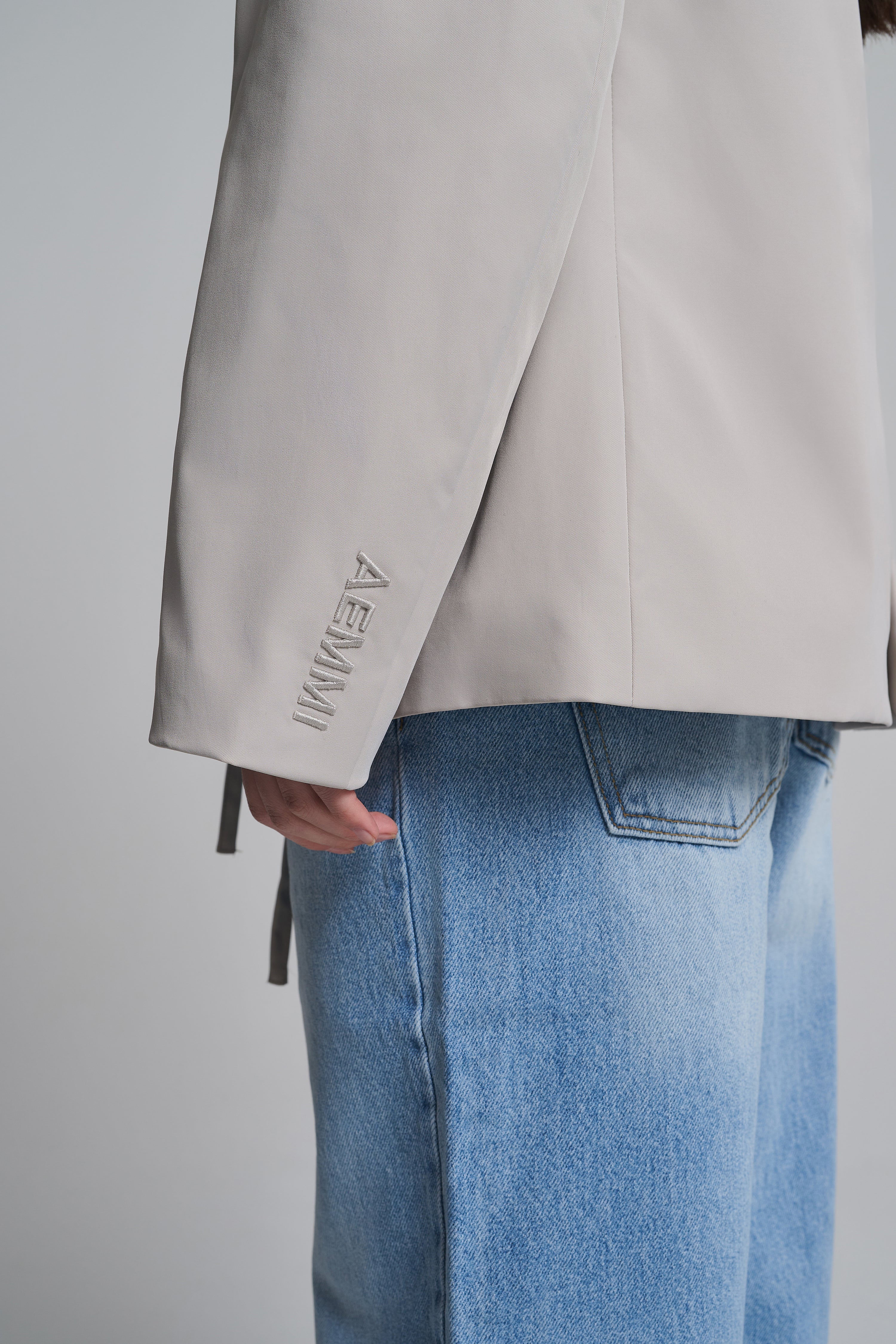 BLAZER MIT BINDEGÜRTELN
