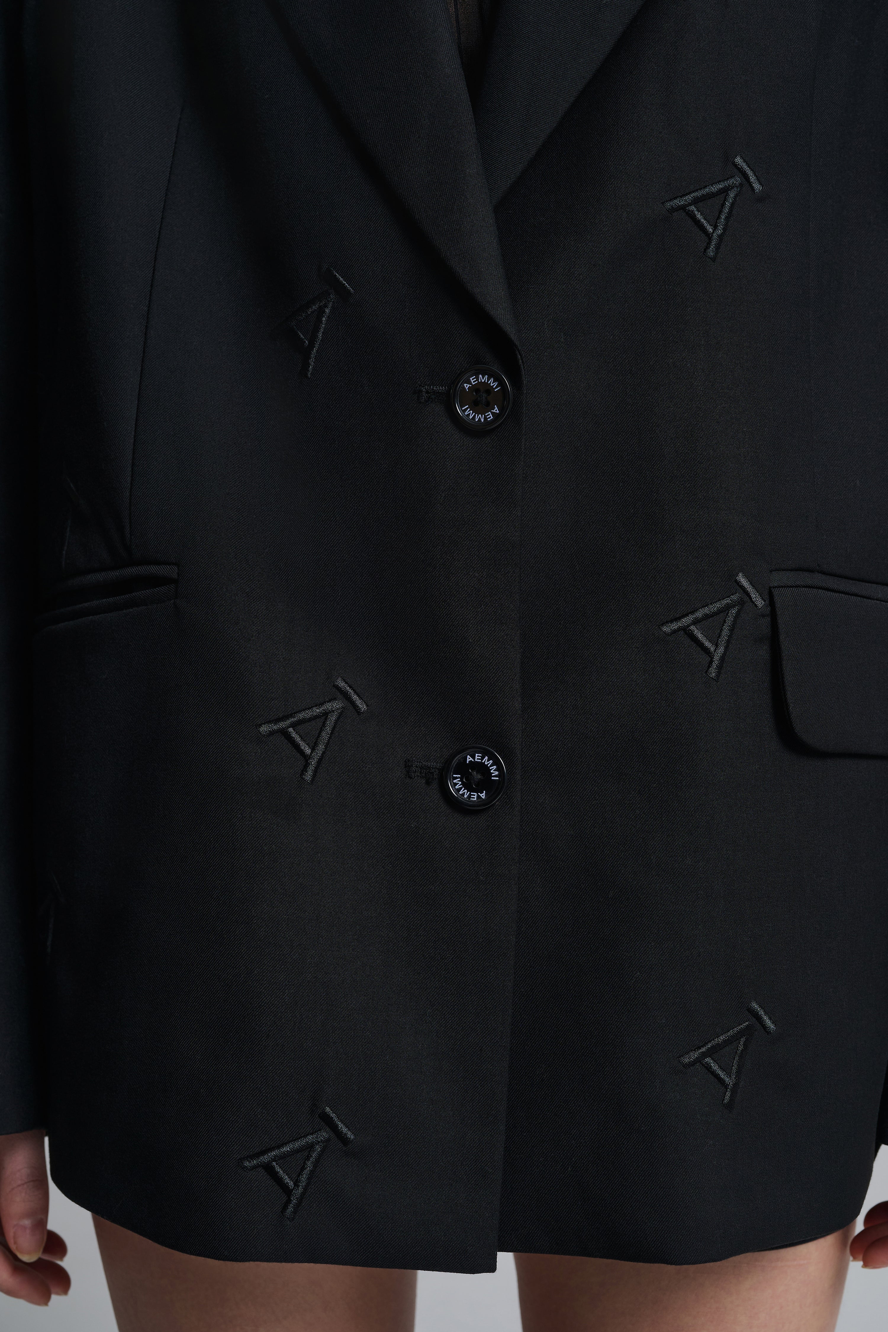 OVERSIZED-BLAZER MIT ALLOVER-LOGO