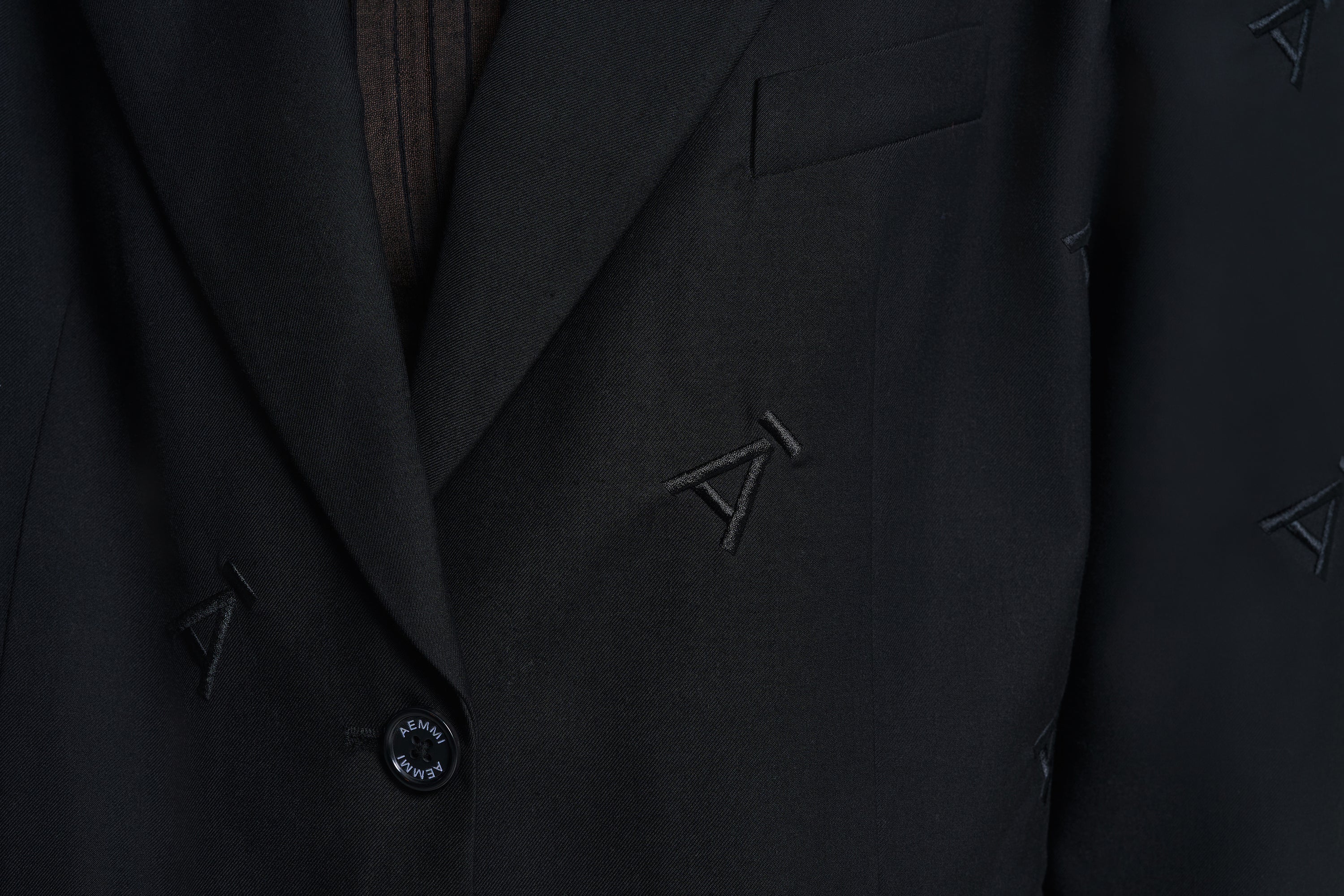 OVERSIZED-BLAZER MIT ALLOVER-LOGO