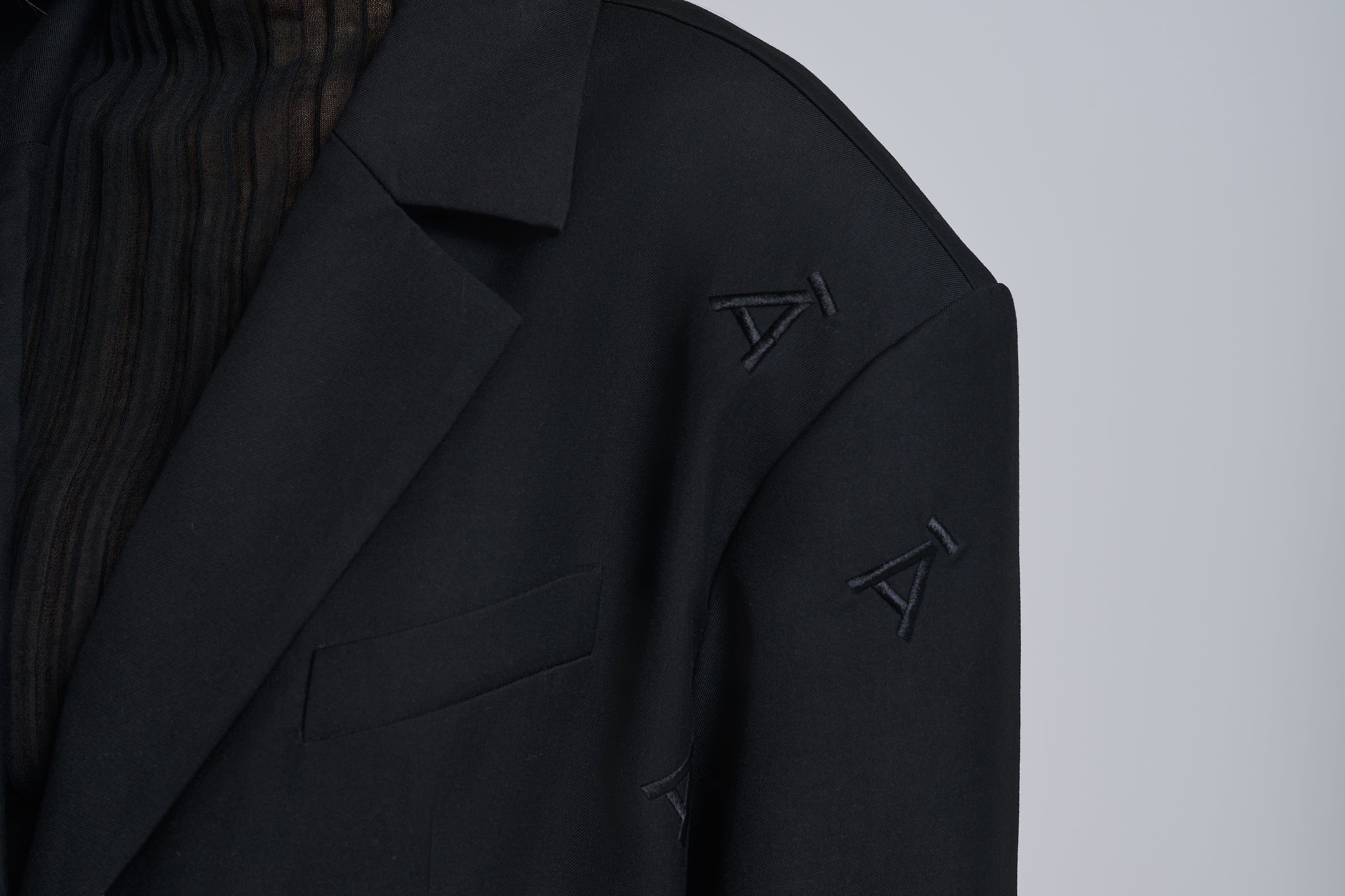 OVERSIZED-BLAZER MIT ALLOVER-LOGO
