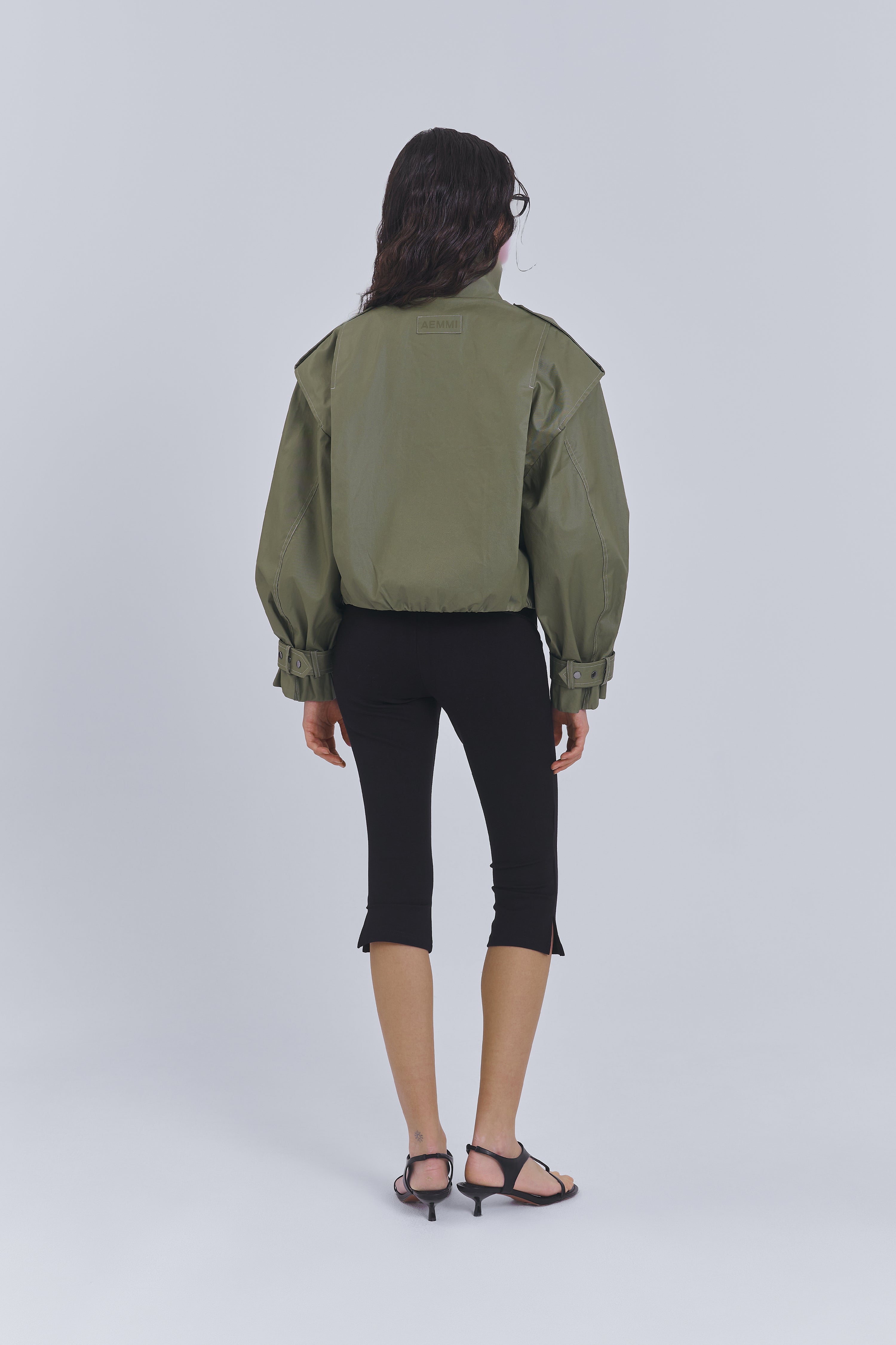 30 / CROPPED TRENCHCOAT AUS GEWACHSTER BAUMWOLLE