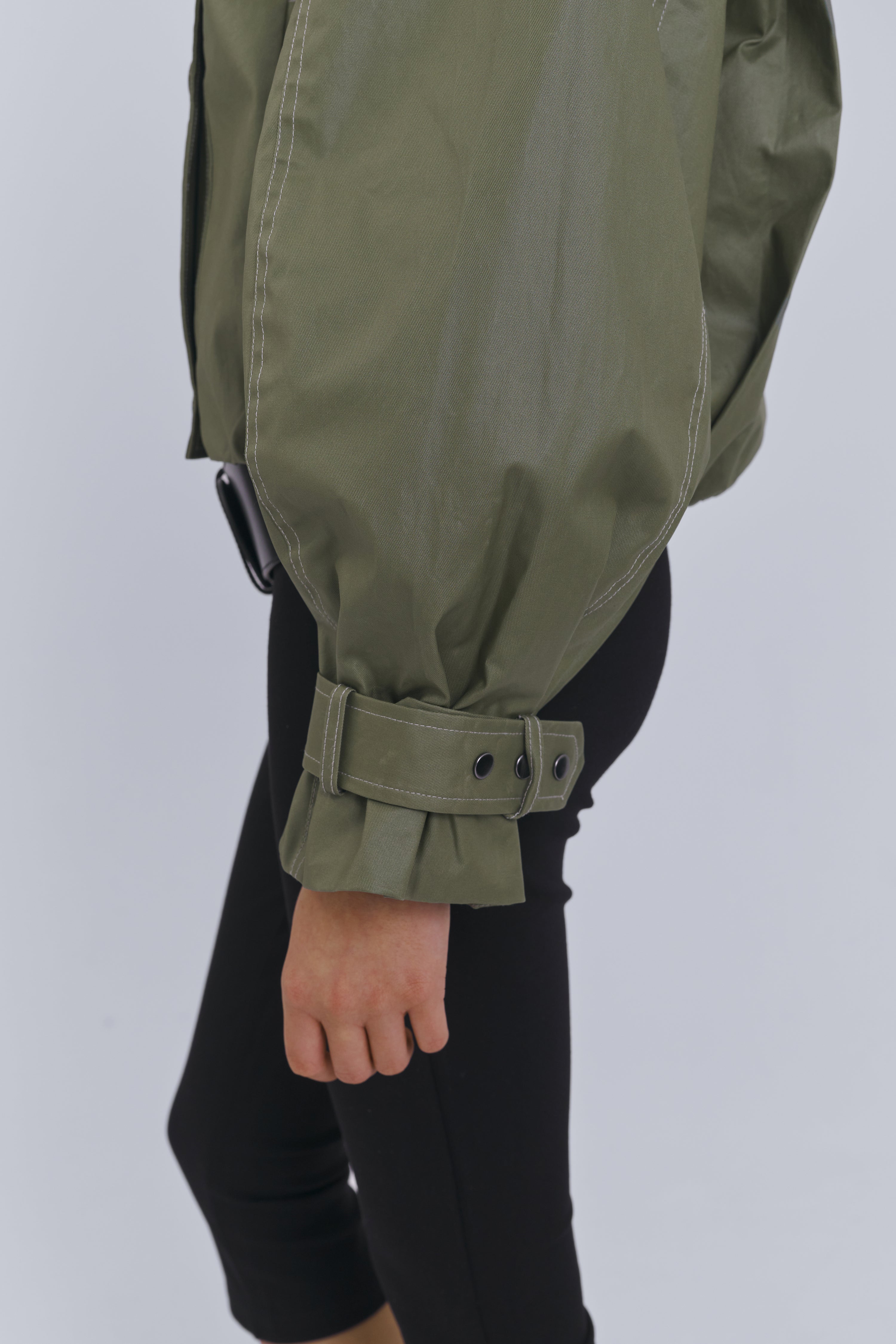 30 / CROPPED TRENCHCOAT AUS GEWACHSTER BAUMWOLLE
